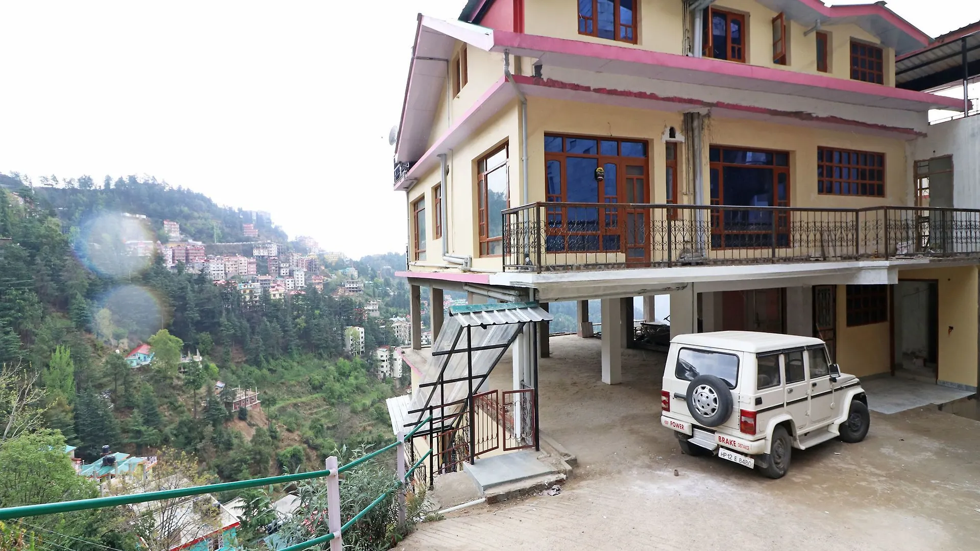 Apartment Oyo 13408 Home 3Bhk Hill View Devnagar Shimla India